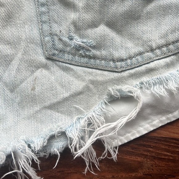 American Eagle Distressed High Waisted Short - Picture 3 of 4
